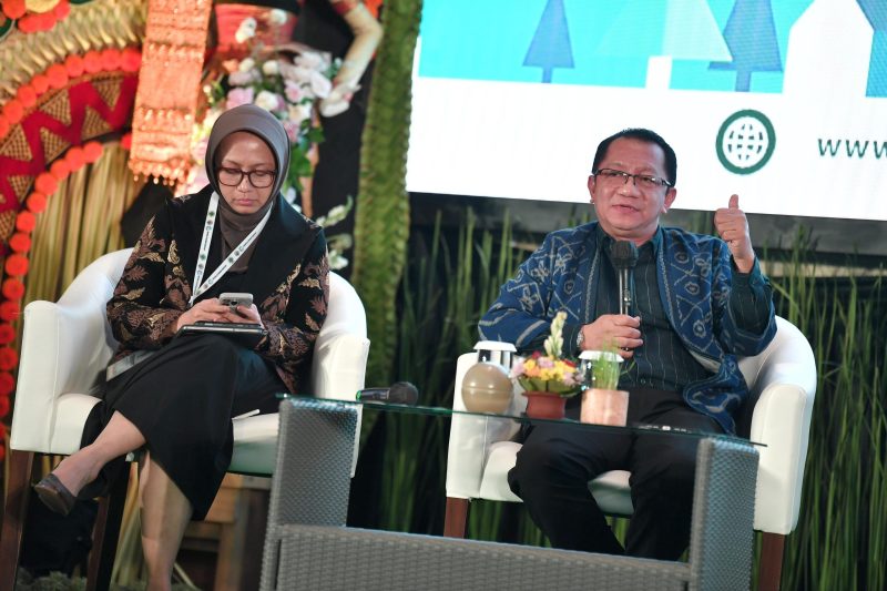 Sekretaris Kementerian Desa, Pembangunan Daerah Tertinggal, dan Transmigrasi Taufik Madjid Menjadi Narasumber dalam Seminar International dan Launching Kolaborasi aksi Desa Berketahanan Iklim di Kuta Selatan Kabupaten Badung, Bali, Kamis (26/9/2024)

Foto: Mugi/Kemendes PDTT