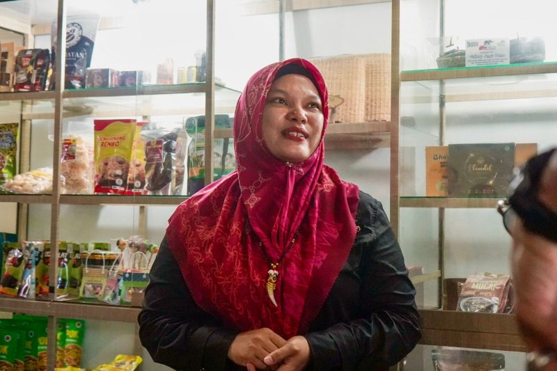 Rica Fatmawati, pemilik UKM Regan Coklat mengatakan, lewat dukungan PLN melalui Rumah BUMN Nunukan dan Marketplace PLN Mobile produknya kini bisa dikenal lebih luas.