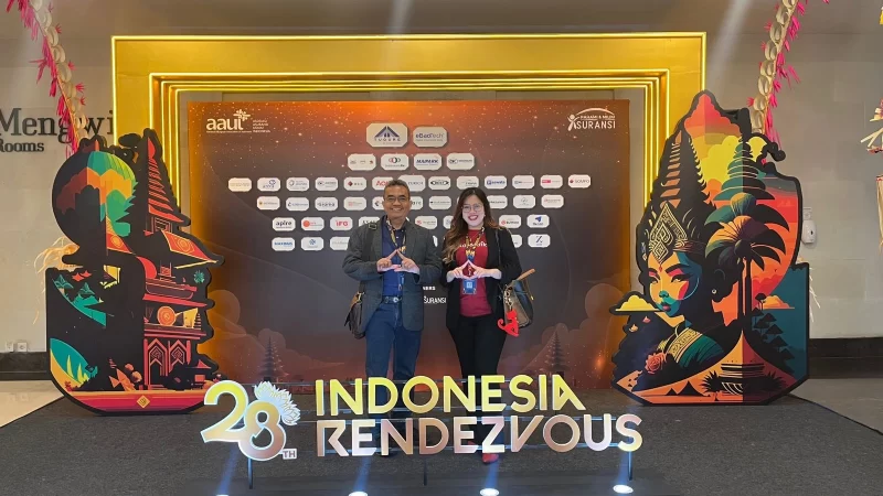 (Kiri) Chief Marketing Officer (CMO) AdMedika M. Nasrun Ihsan dan GM Insurance Service Gustina Fitriyanti dalam acara Indonesia Rendezvous 2024 ke-28 yang berlangsung di Nusa Dua, Bali, (9—12/10)