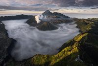 Fikri Muharom berhasil memenangkan penghargaan Fotografer Terbaik Asia Tenggara dalam ajang The Pano Awards lewat karyanya yang berjudul The Volcanoes Theatre, menampilkan keindahan Gunung Bromo.