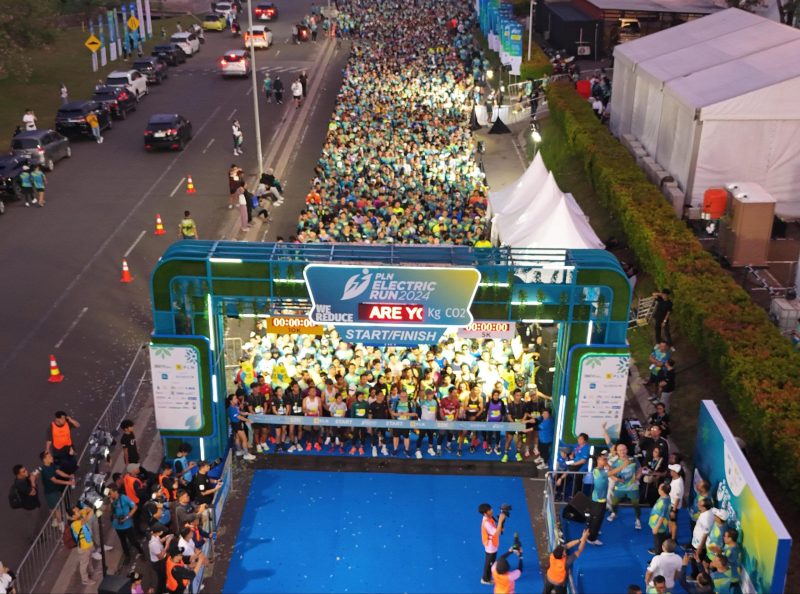 Antusiasme 6.470 pelari yang tengah bersiap di garis start dalam ajang PLN Electric Run 2024 di Scientia Park, Gading Serpong, Tangerang pada Minggu (6/10).