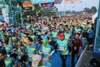 Antusiasme ribuan peserta saat melakukan start lari pada PLN Electric Run 2024 di Scientia Square Park, Gading Serpong, Tangerang pada Minggu (6/10).