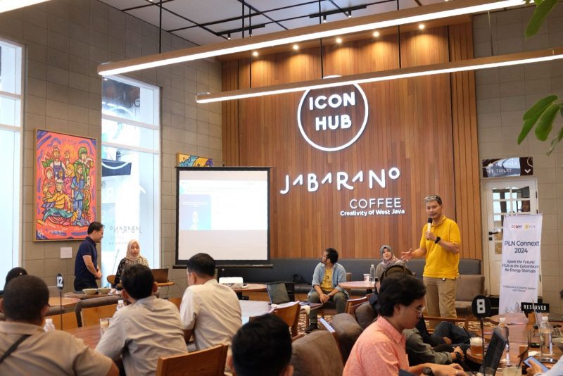 PLN melakukan sosialisasi Connext Powered by PLN tahun 2024 kepada puluhan startup yang berasal dari Jawa Barat di Bandung (3/5). Melalui kegiatan ini, PLN berupaya menjaring startup-startup terbaik untuk mengikuti program tersebut dan bersama-sama membangun ekosistem serta jejaring di bidang energi dan beyond kWh.