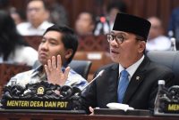 Menteri Desa dan Pembangunan Daerah Tertinggal Yandri Susanto mengikuti Rapat Kerja Komisi V DPR di Gedung Parlemen, Senayan, Jakarta, Selasa (29/10/2024). Agenda rapat ini pengenalan dan penjelasan tugas pokok kementerian/lembaga mitra kerja Komisi V DPR.
Foto: Wening/Kemendes PDT