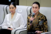 Menteri Pariwisata (Menpar) Widiyanti Putri Wardhana bersama Wakil Menteri Pariwisata (Wamenpar), Ni Luh Puspa saat bertemu delegasi film 