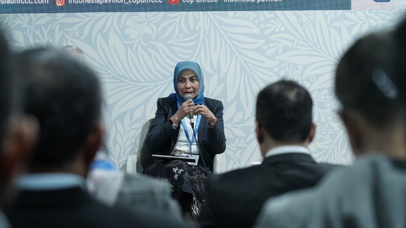 Direktur Keuangan PLN Sinthya Roesly menyampaikan bahwa PLN terus menggalang dana investasi hijau dari lembaga publik, bilateral, multilateral hingga swasta untuk mendukung transisi energi serta visi swasembada energi 
dalam Talkshow 