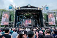 Penampilan Aftershine pada PLN Mobile Gelegar Musik Prambanan 2024, Sabtu (7/12). Event ini turut dimeriahkan para musisi ternama tanah air seperti Yura Yunita, Juicy Luicy, Fourtwnty, Fanny Soegi, Denny Caknan, Shaggydog, Good Morning Everyone, Whisnu Santika, dan Pertelon Koplo. / foto dok PLN