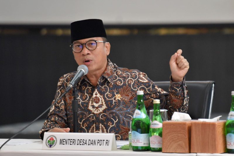 Menteri Desa dan Pembangunan Daerah Tertinggal Yandri Susanto didampingi Wamendes Riza Patria dan Sekjen Kemendes PDT Taufik Madjid membuka Rapat Pimpinan Paripurna Penajaman 12 Rencana Aksi Kementerian Desa dan Pembangunan Daerah Tertinggal.
Jakarta, Senin (9/12/2024)

Foto : Mugi Humas