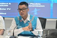 Direktur Utama PLN Darmawan Prasodjo menegaskan, sebagai bagian dari BUMN sektor energi, pihaknya siap menjalankan arahan Pemerintah untuk memberikan kenyamanan kepada masyarakat selama perayaan Nataru. PLN telah melakukan persiapan preventif dengan memastikan seluruh sistem kelistrikan dalam kondisi andal sejak jauh-jauh hari. / foto ist