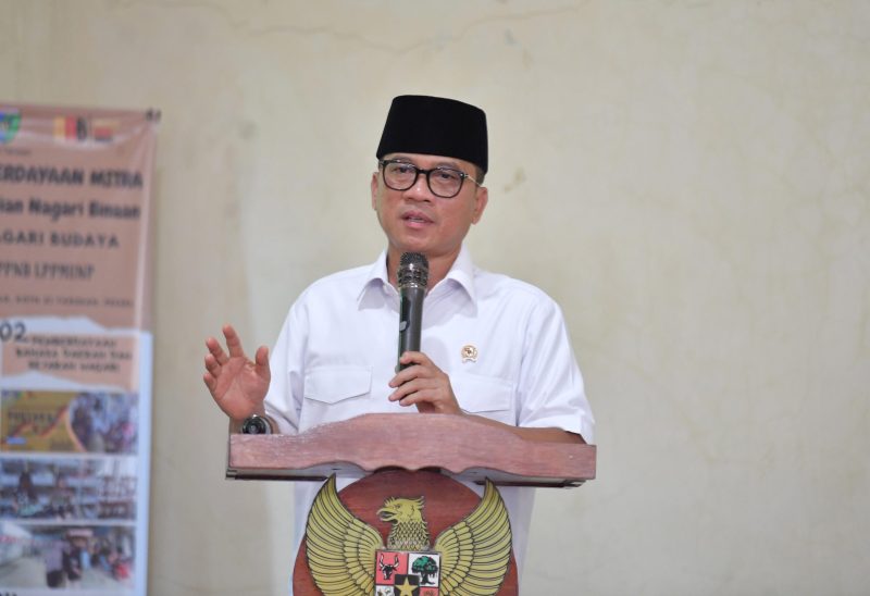 Menteri Desa dan Pembangunan Daerah Tertinggal Yandri Susanto menyambangi Nagari Nanggalo Kab Pesisir Selatan , Sumatera Barat, Minggu (15/12/2024)

Foto: Mugi/Kemendes PDT