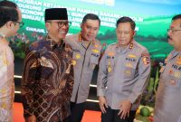 CIANJUR_Menteri Desa dan Pembangunan Daerah Tertinggal Yandri Susanto menghadiri dan menjadi narasumber di acara  implementasi program ketahanan pangan Baharkam polri dalam mendukung asta cita guna mengakselerasi pertumbuhan ekonomi yang inklusif dan berkelanjutan menuju Indonesia emas 2045, pada rabu 18/12/24.

Foto : Angga humas Kemendes