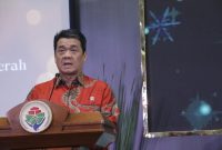 JAKARTA - Wakil Menteri Desa, PDT Ahmad Riza Patria saat menghadiri perayaan Natal 2024 dan Syukuran Tahun Baru 2025 bersama Kementerian Desa, Pembangunan Daerah Tertinggal (Kemendes PDT) dan Kementerian Transmigrasi (Kementrans) yang digelar pada Kamis, tanggal 19 Desember 2024 di kantor Kemendes PDT. Dalam perayaan Natal 2024 dan syukuran Tahun Baru 2025 turut dihadiri  Sekjen Kemendes PDT Taufik Madjid, Sekjen Kementrans Danton Ginting, Plt Dirjen PEID Kemendes PDT Bito Wikantosa serta sejumlah pejabat eselon II dan para pegawai dilingkungan Kemendes PDT dan Kementrans. 

Foto : Nugrah Setiadi Humas Kemendesa PDT.