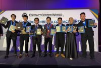 Para personel Contact Center PLN 123 berfoto bersama setelah berhasil meraih 14 penghargaan sebagai Gold Winner pada ajang Global Contact Center World Awards (GCCWA) 2024 di London, Inggris pada Oktober lalu. Capaian di ajang internasional ini menjadi salah satu bukti keberhasilan transformasi PLN dalam hal peningkatan kualitas layanan pelanggan.