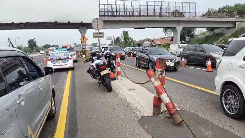 PT Jasamarga Transjawa Tol (JTT) lakukan rekayasa lalu lintas contraflow arah Cikampek / foto istimewa