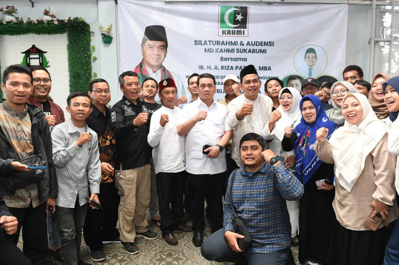 Wakil Menteri Desa dan Pembanguan Daerah Tertinggal Ahmad Riza Patria berdialog dengan Pengurus dan Anggota Majelis Daerah Korps Alumni Himpunan Mahasiswa Islam (MD KAHMI) Sukabumi di Cisaat, Sukabumi, Selasa (24/12/2024).
Foto: Wening/Kemendes PDT