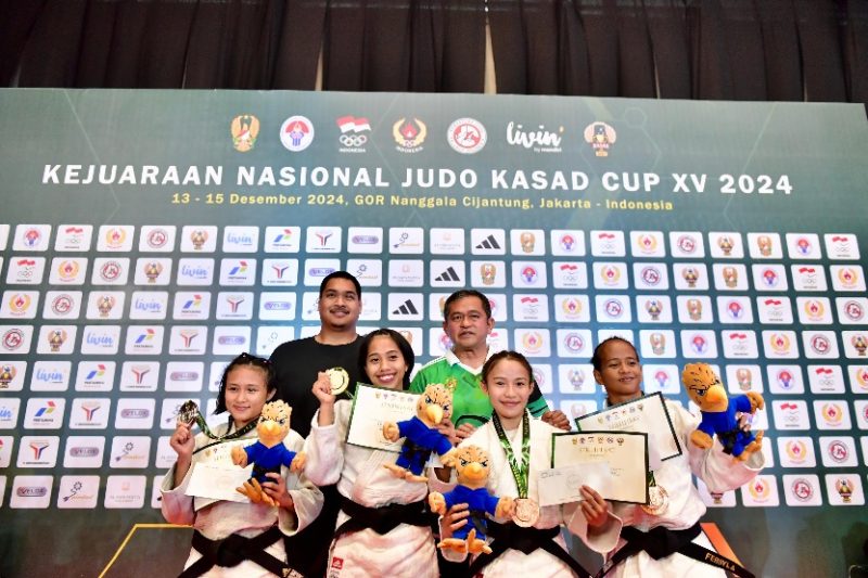 Menteri Pemuda dan Olahraga Republik Indonesia (Menpora RI), Dito Ariotedjo, secara resmi menutup Kejuaraan Nasional (Kejurnas) Judo Kasad Cup XV Tahun 2024 dalam sebuah upacara di GOR Nanggala, Cijantung, Jakarta, Minggu (16/12).(foto: Dok Kemenpora)