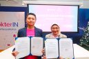 Kiri) Direktur DokterIN dan CCO DokterIN Hendra Tjong dan CEO AdMedika Dian Prambini saat penandatanganan kerja sama peluncuran Solusi Digital Komprehensif yang berlangsung di Kawasan Jakarta Selatan, (9/12).