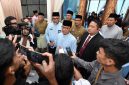 Menteri Desa dan Pembangunan Daerah Tertinggal Yandri Susanto didampingi Penasihat DWP Kemendes PDT Ratu Rachmatu Zakiyah menghadiri Rapat Paripurna DPRD Kota Jambi di Gedung DPRD Provinsi Jambi, Senin (6/1/2025)

Foto : Mugi / Humas Kemendes PDT