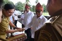 PALEMBANG-Menteri Desa dan Pembangunan Daerah Tertinggal Yandri Susanto mendampingi Menteri Koordinator (Menko) Bidang Pangan, Zulkifli Hasan, pada Rapat Koordinasi Swasembada Pangan dengan Kepala Daerah se-Sumatera Selatan, di Kantor Gubernur Sumatera Selatan,  Senin (13/1/2024). 
Foto : Nugrah Setiadi Humas  Kemendes PDTT