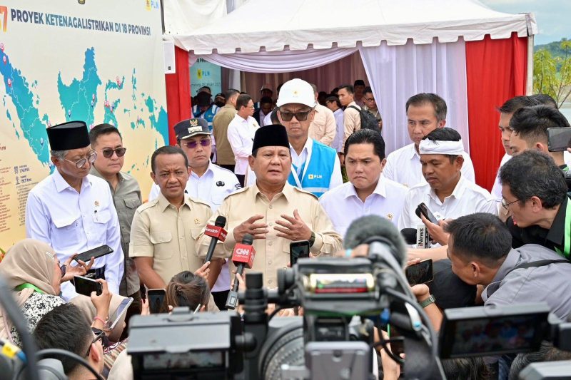 Presiden Prabowo dalam agenda Peresmian 37 Proyek Ketenagalistrikan di 18 Provinsi, bertempat di Pembangkit Listrik Tenaga Air (PLTA) Jatigede, Sumedang, pada Senin (20/1) menyatakan optimisme untuk mencapai swasembada energi secara penuh dalam lima tahun ke depan, termasuk penghentian impor energi. / foto ist