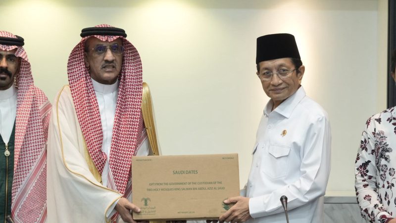 Penyerahan Simbolis Bantuan Kurma dari Kerajaan Arab Saudi ke Republik Indonesia.