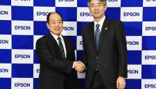 Yasunori Ogawa (kiri), Chairman dan Director, Seiko Epson Corporation dan Junkichi Yoshida (kanan), President and Representative Director, Chief Executive Officer, Seiko Epson Corporation. / foto ist