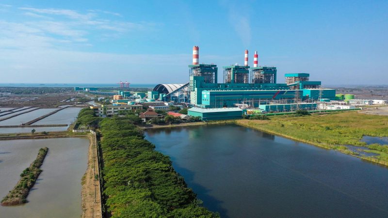 Pembangkit Listrik Tenaga Uap (PLTU) Lontar berkapasitas 3x315 Megawatt (MW) yang berada di Kabupaten Tangerang, Banten sebagai salah satu pembangkit yang menerapkan co-firing biomassa sebagai salah satu strategi dekarbonisasi.