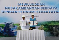PT PLN (Persero) bersama Kementerian Imigrasi dan Pemasyarakatan Republik Indonesia (Imipas RI) berkomitmen meningkatkan keterampilan warga binaan Lembaga Pemasyarakatan (Lapas) Nusakambangan di Cilacap, Jawa Tengah. Kolaborasi ini tercermin melalui penandatanganan nota kesepahaman antara Menteri Imipas RI, Agus Andrianto (kiri) dan Direktur Utama PLN, Darmawan Prasodjo (kanan) pada Rabu (5/2) di PLTU Adipala, Cilacap, Jawa Tengah.