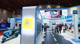 Suasana booth PLN pada IIMS 2025 di JIEXPO, Jakarta.