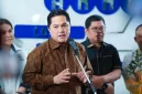 Menteri BUMN, Erick Thohir usai rapat koordinasi dengan Menteri Perumahan dan Kawasan Permukiman Maruarar Sirait di kantor Kementerian BUMN, Jakarta, Senin (10/2/2025). (DOK. Humas Kementerian BUMN)