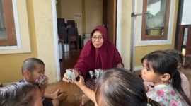 Mardiana, Ketua Posyandu sekaligus sosok penggerak program Selamatkan Stunting dan Gizi Buruk Bersama Pertamina (Seribu Asa) yang diinisiasi PHE OSES di Kepulauan Seribu, Jakarta. (Foto : Pertamina).