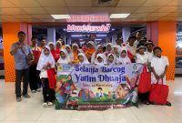 YBM PLN EPI turut memberikan santunan sebagai bentuk dukungan nyata bagi anak-anak binaan, agar bisa menyambut hari kemenangan dengan senyum dan semangat.
