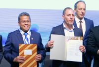 Tri Susanto selaku Direktur Utama PT Pelayaran Bahtera Adhiguna dan Mathieu Geze selaku Direktur Utama PT HDF Energy Indonesia menandatangani Mou Studi Implementasi Teknologi Hidrogen pada sektor Perkapalan