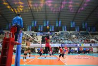Tim voli putri Jakarta Electric PLN saat bertanding melawan Gresik Petrokimia Pupuk Indonesia pada Putaran Pertama PLN Mobile Proliga 2025 Seri Malang di GOR Ken Arok, Malang, Jumat (17/1). Pada pertandingan tersebut, Jakarta Electric PLN berhasil meraih kemenangan dengan skor 3-0.
