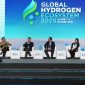 Kiri ke Kanan: Rakhmad Dewanto (Direktur Gas dan BBM PLN EPI), Shen Chao, (Direktur PT Breesen Teknologi Indonesia), Rahmadi Budiman, S.T, M.T (Deputi III IFHE) sebagai Moderator dan Agustin Tota (DNV Singapura) dalam Forum yang membahas Peluang Investasi pada Hidrogen Bersih di Global Hydrogen Ecosystem 2025 yang berlangsung di JCC (16/4).