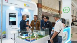 Subholding PT PLN Energi Primer Indonesia (PLN EPI) menegaskan komitmennya sebagai motor utama transisi energi nasional dengan menghadirkan experience booth transisi energi dalam ajang Global Hydrogen Ecosystem Summit & Exhibition (GHES) 2025 yang berlangsung pada 15–17 April 2025 di Jakarta Convention Center.