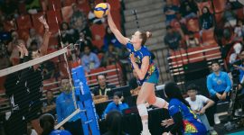Pemain Jakarta Electric PLN, Kelsey Robinson Cook melakukan smash keras saat mengalahkan Jakarta Pertamina Enduro dengan skor 3-2 pada lanjutan babak Final Four PLN Mobile Proliga 2025  yang digelar di GOR Jatidiri, Semarang, Jawa Tengah, Minggu (27/4).