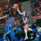 Pemain Jakarta Electric PLN, Kelsey Robinson Cook melakukan smash keras saat mengalahkan Jakarta Pertamina Enduro dengan skor 3-2 pada lanjutan babak Final Four PLN Mobile Proliga 2025  yang digelar di GOR Jatidiri, Semarang, Jawa Tengah, Minggu (27/4).