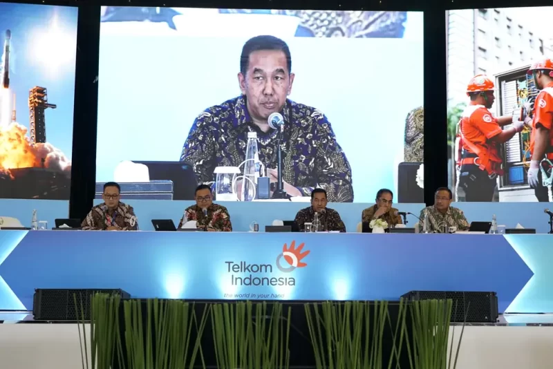 kiri ke kanan) SVP Group Sustainability and Corporate Communication Telkom Ahmad Reza, Direktur Human Capital Management Telkom Henry Christiadi, Wakil Direktur Utama Telkom Muhammad Awaluddin, Direktur Wholesale & International Service Telkom Honesti Basyir, dan Direktur Network Telkom Nanang Hendarno pada saat sesi Press Conference RUPST Telkom Tahun Buku 2024, di Jakarta, pada Selasa (27/5).