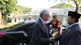 Presiden Republik Indonesia, Prabowo Subianto, menerima kunjungan kehormatan tokoh filantropi dunia sekaligus pendiri Gates Foundation, Bill Gates, di Istana Merdeka, Jakarta, pada Rabu, 7 Mei 2025. Bill Gates tiba di halaman Istana Merdeka sekitar pukul 08.15 WIB. / foto istimewa