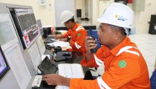 Sementara tim PLN di lapangan melakukan pemulihan, petugas pengatur beban melakukan manuver beban untuk mengurangi dampak gangguan di masyarakat.
