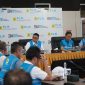 Direktur Utama PLN Darmawan Prasodjo (tengah) ketika memimpin langsung rapat pemulihan sistem kelistrikan Bali di PLTDG Pesanggaran pada Sabtu pagi (3/5).