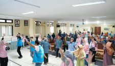 Dalam rangkaian Hari Kartini para Srikandi dan YBM PLN EPI menghadirkan keceriaan dan semangat baru bagi para lansia yang tinggal di panti Sosial Tresna Werdha Budi Mulia 1 di Cipayung, Jakarta Timur.