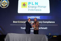 PLN EPI meraih Penghargaan Sapphire 2 Tahun berturut- turut dengan predikat Best Enterprise in Regulatory Compliance kategori Trade (Wholesale & Retail) Prosper C yang diberikan langsung kepada Manager Regulasi, Litigasi & Perijinan PLN EPI, Redy Iman Tenar.