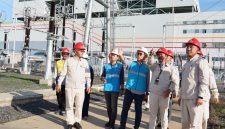 General Manager PLN Unit Induk Pembangunan Sumatera Bagian Selatan (UIP Sumbagsel), Zaky Adikta (ketiga dari kanan) saat meninjau persiapan energize SUTET 275 kV PLTU Sumsel 1 - Betung, di PLTU Sumsel 1, Kabupaten Muara Enim pada Kamis (15/5).