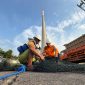 Sinergi dengan nelayan lokal. Karyawan PLN Nusantara Power UP Paiton bersama 10 perahu nelayan terlibat aktif dalam operasi penjaringan dan penggiringan ubur-ubur ke laut lepas, sebagai bagian dari komitmen menjaga keberlanjutan ekosistem laut dalam upaya menjaga keandalan unit pembangkit.