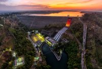 PLN terus mengembangkan pemanfaatan energi baru terbarukan untuk pembangkit listrik sebagai wujud implementasi prinsip ESG. Salah satu pembangkit EBT yang dikelola oleh PLN adalah PLTA Sutami di Kabupaten Malang, Jawa Timur.