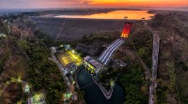 PLN terus mengembangkan pemanfaatan energi baru terbarukan untuk pembangkit listrik sebagai wujud implementasi prinsip ESG. Salah satu pembangkit EBT yang dikelola oleh PLN adalah PLTA Sutami di Kabupaten Malang, Jawa Timur.