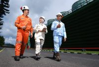 Ilustrasi petugas PLN sedang melakukan koordinasi untuk menjaga keandalan operasional Pembangkit Listrik Tenaga Panas Bumi (PLTP) Kamojang di Jawa Barat.
