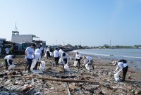 Memperingati Hari Lingkungan Hidup Sedunia 2025, Zero Waste Warriors PLN Energi Primer Indonesia (PLN EPI) bersama PLN Indonesia Power UBP Banten 2 Labuan, Pandawara Grup dan Komunitas lingkungan melaksanakan aksi nyata pembersihan pantai (Coastal Clean Up) di kawasan Teluk Labuan, Pandeglang, Banten, pada Rabu (4/6/2025).